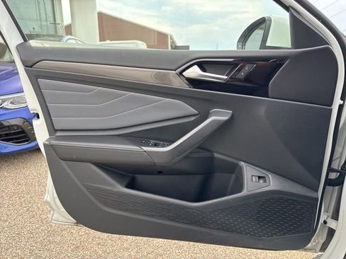 Used 2025 Volkswagen Jetta SEL image 15