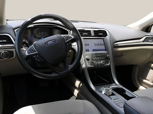 Used 2020 Ford Fusion SE FWD image 14