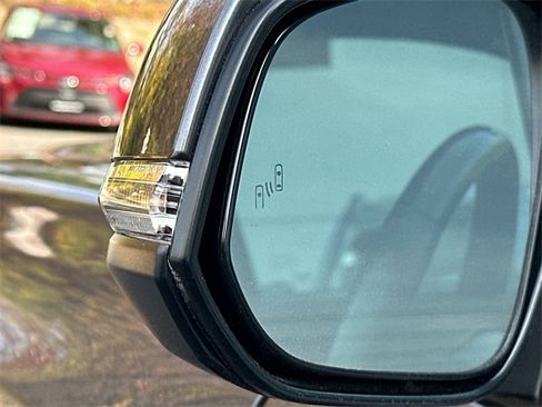 Used 2021 Toyota Tacoma TRD Sport w/ Technology Package image 14