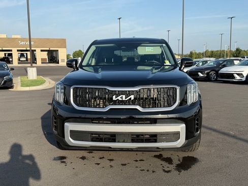 Used 2025 Kia Telluride LX FWD image 2