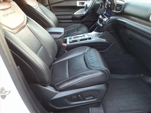 Certified 2022 Ford Explorer Platinum w/ Equipment Group 601A image 8