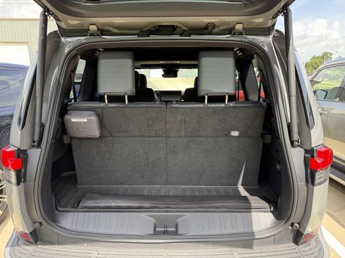 Used 2024 Lexus GX 550 w/ Accessory Package (31) AWD/4WD image 39
