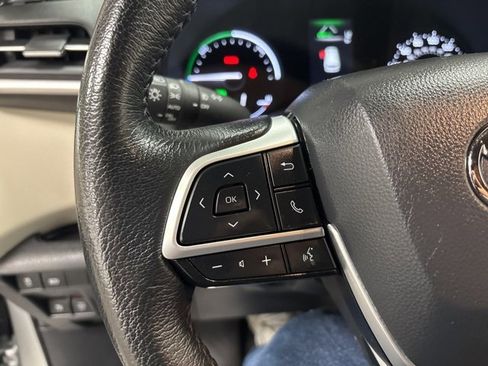 Used 2023 Toyota Sienna XLE image 27