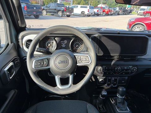 Used 2024 Jeep Wrangler Unlimited Sahara AWD/4WD image 13