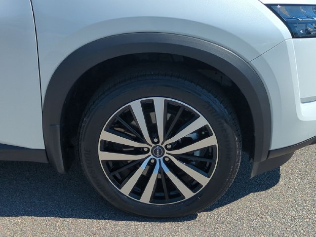 Used 2025 Nissan Pathfinder Platinum AWD/4WD image 10