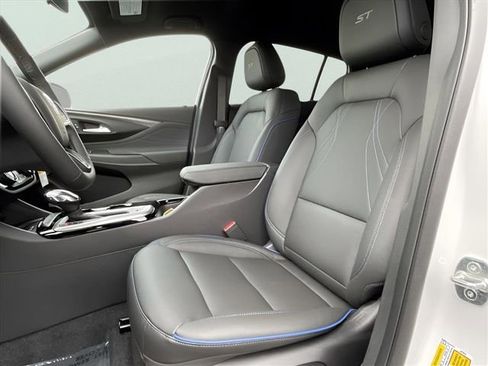 Certified 2024 Buick Envista Sport Touring w/ Convenience I Package image 18