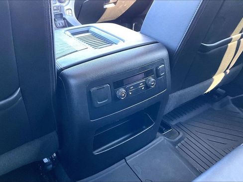 Used 2017 GMC Yukon SLT image 29