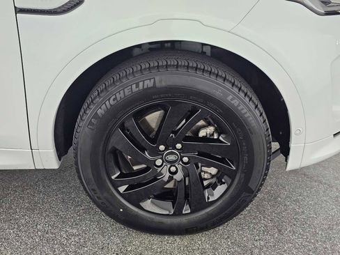 Used 2024 Land Rover Discovery Sport S image 9