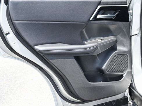 New 2024 Mitsubishi Outlander SE image 11