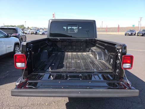 Used 2021 Jeep Gladiator Sport w/ Technology Group AWD/4WD image 18