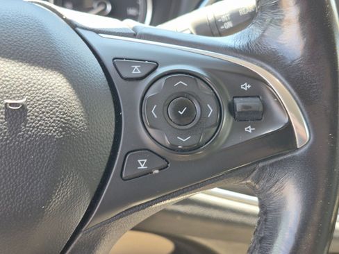 Used 2019 Buick Enclave Essence AWD/4WD image 18