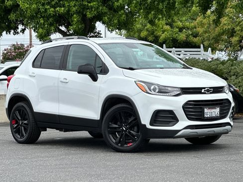 Used 2020 Chevrolet Trax LT w/ Redline Edition AWD/4WD image 2