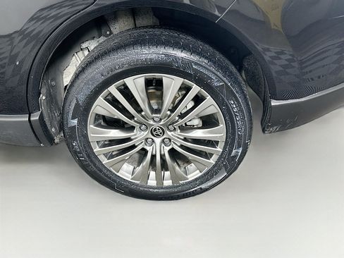 Used 2021 Toyota Venza XLE w/ Softex Package AWD/4WD image 11