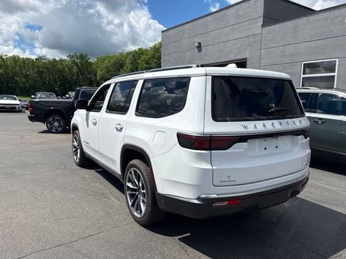 Used 2022 Jeep Wagoneer Series III w/ Premium Group I AWD/4WD image 6