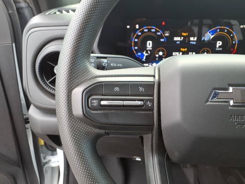 Used 2025 Chevrolet Colorado Trail Boss AWD/4WD image 9
