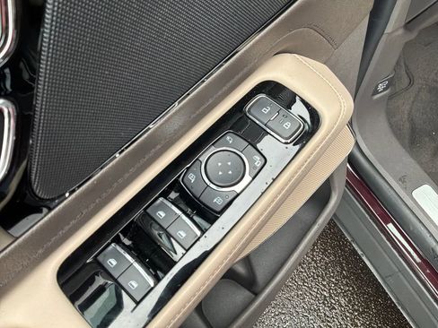 Used 2024 Lincoln Aviator Premiere image 16