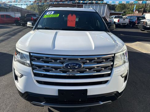 Used 2018 Ford Explorer XLT image 32