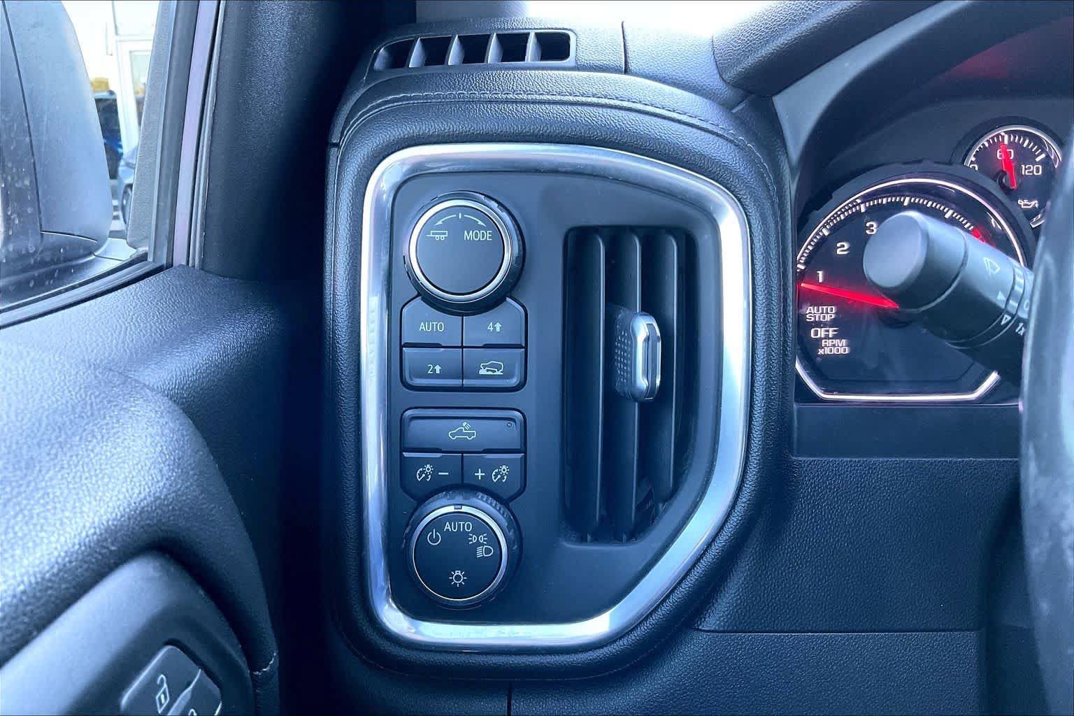 Used 2021 Chevrolet Silverado 1500 LT w/ Convenience Package II AWD/4WD image 34