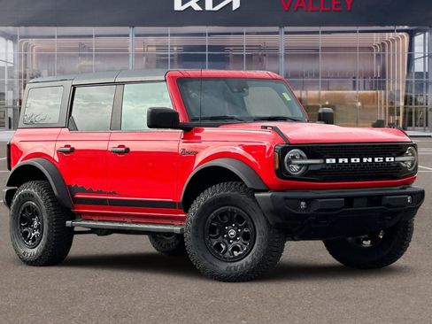 Used 2022 Ford Bronco Wildtrak image 2