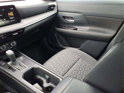 Used 2025 Nissan Kicks SV AWD/4WD image 12