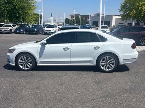 Used 2017 Volkswagen Passat 1.8T SEL Premium FWD image 8