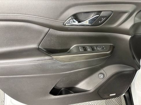 Used 2019 GMC Acadia SLT AWD/4WD image 11