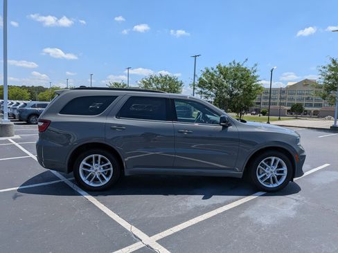 Used 2024 Dodge Durango GT RWD image 2