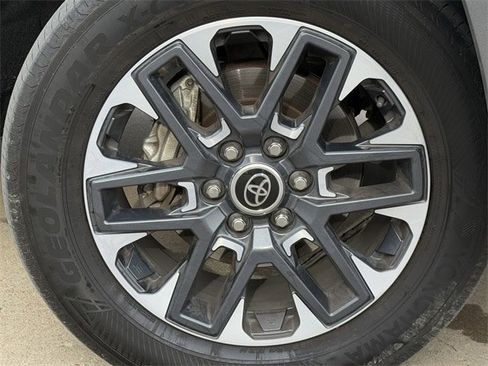 Used 2022 Toyota Tundra Limited image 10