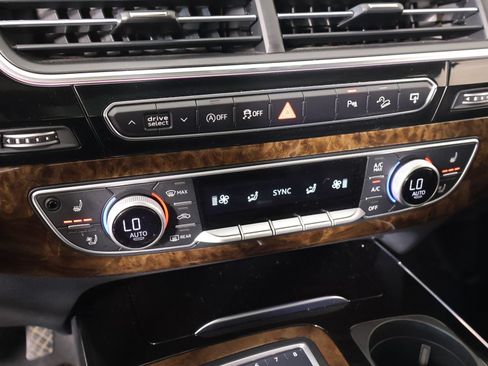 Used 2017 Audi Q7 3.0T Prestige w/ Prestige Package AWD/4WD image 8