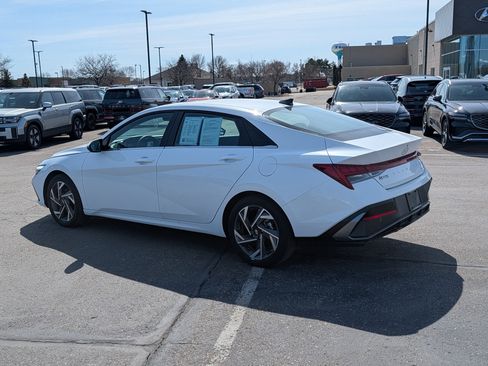 Certified 2025 Hyundai Elantra Limited image 3