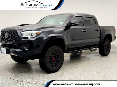 Used 2022 Toyota Tacoma TRD Sport w/ Technology Package image 1