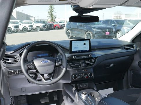 Used 2024 Ford Escape Active AWD/4WD image 2