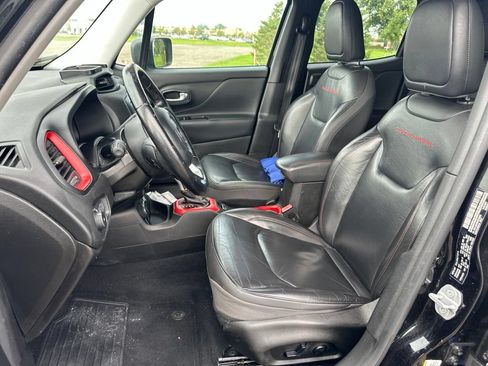 Used 2017 Jeep Renegade Trailhawk w/ Premium Trailhawk Package AWD/4WD image 14
