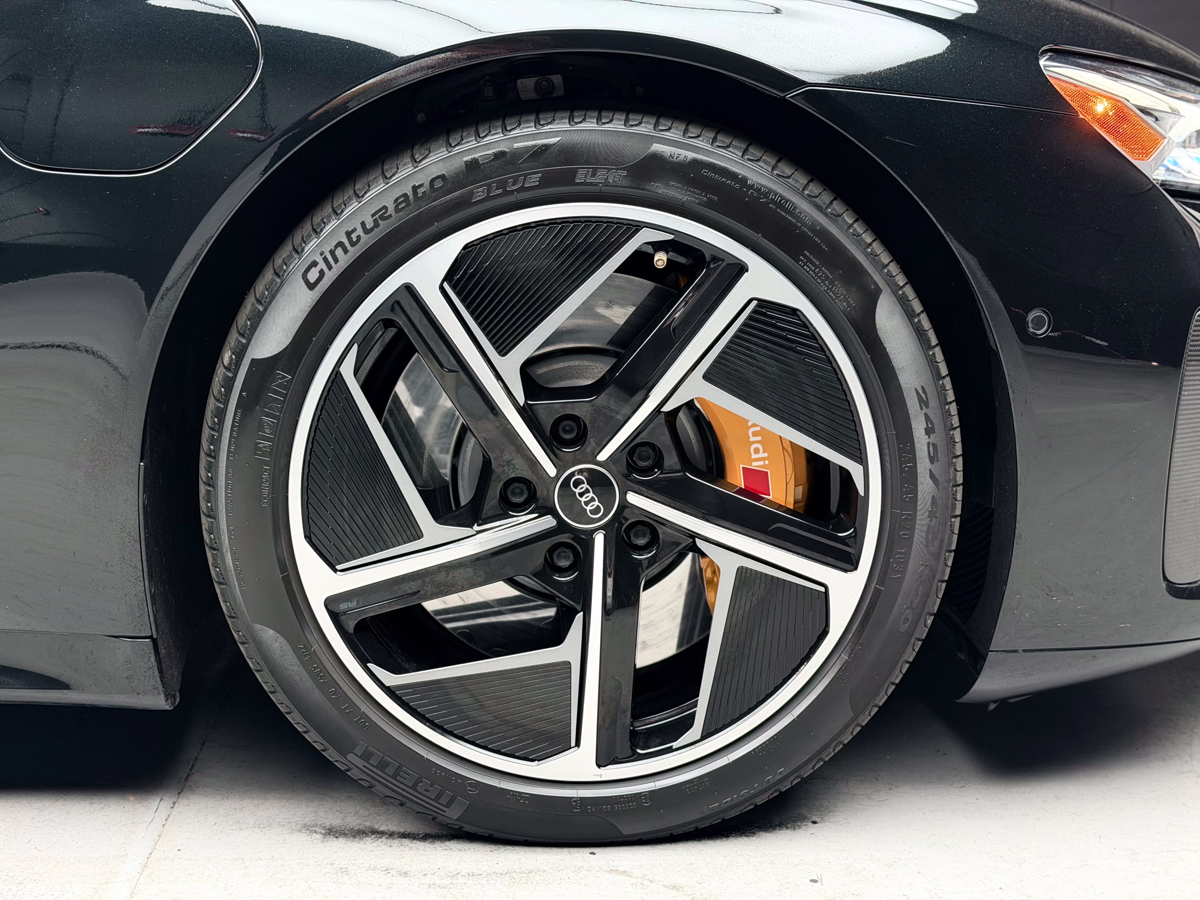 Used 2023 Audi RS e-tron GT w/ Carbon Performance Package AWD/4WD image 35