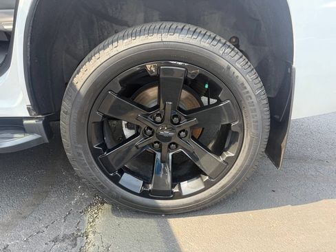 Used 2018 Chevrolet Tahoe LT w/ Luxury Package AWD/4WD image 31