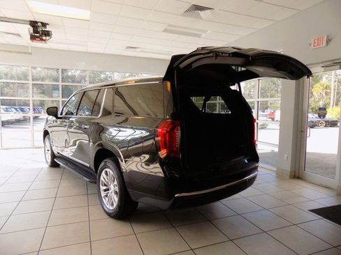 Used 2024 GMC Yukon XL SLT image 11