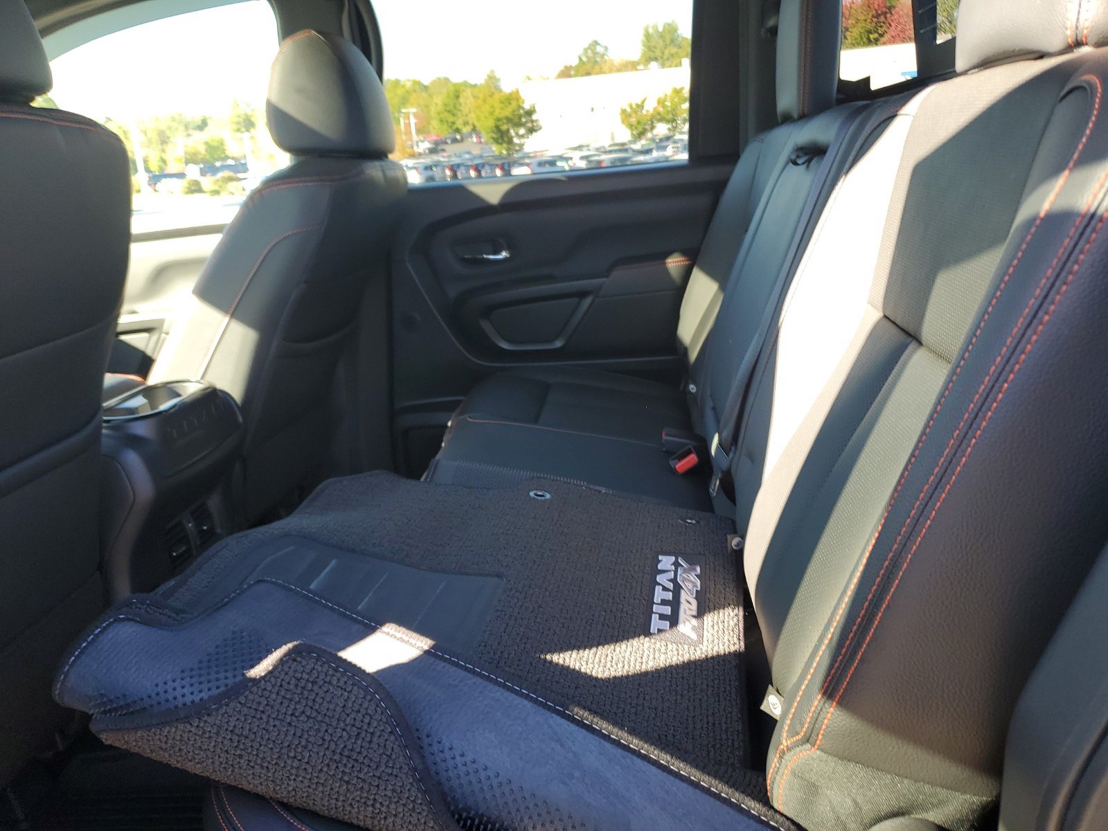Used 2024 Nissan Titan PRO-4X w/ Pro-4x Convenience Package AWD/4WD image 13