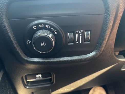 Used 2022 Jeep Grand Cherokee L Limited image 21