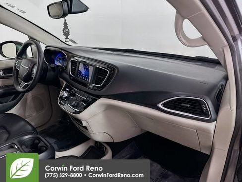 Used 2020 Chrysler Voyager Lxi FWD image 26