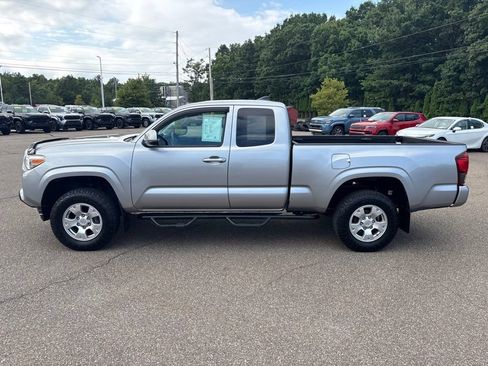 Used 2019 Toyota Tacoma SR w/ SR Convenience Package AWD/4WD image 3