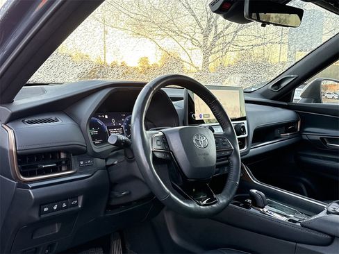 Used 2024 Toyota Grand Highlander AWD Hybrid image 10