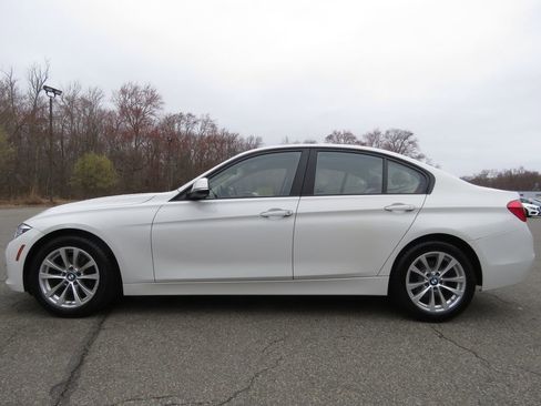 Used 2018 BMW 320i xDrive Sedan AWD/4WD image 8