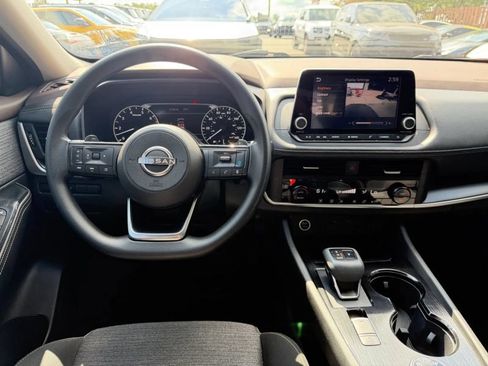 Used 2023 Nissan Rogue SV AWD/4WD image 16
