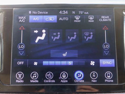 Used 2017 Chrysler Pacifica Touring-L FWD image 39