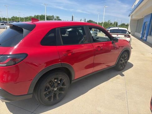 Used 2023 Honda HR-V Sport image 10