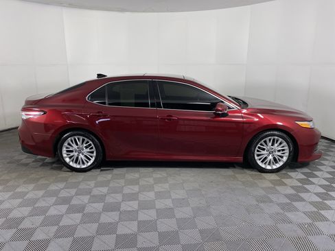 Used 2019 Toyota Camry XLE image 6