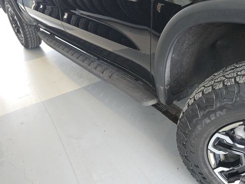 Used 2022 Chevrolet Silverado 1500 ZR2 w/ Technology Package image 18