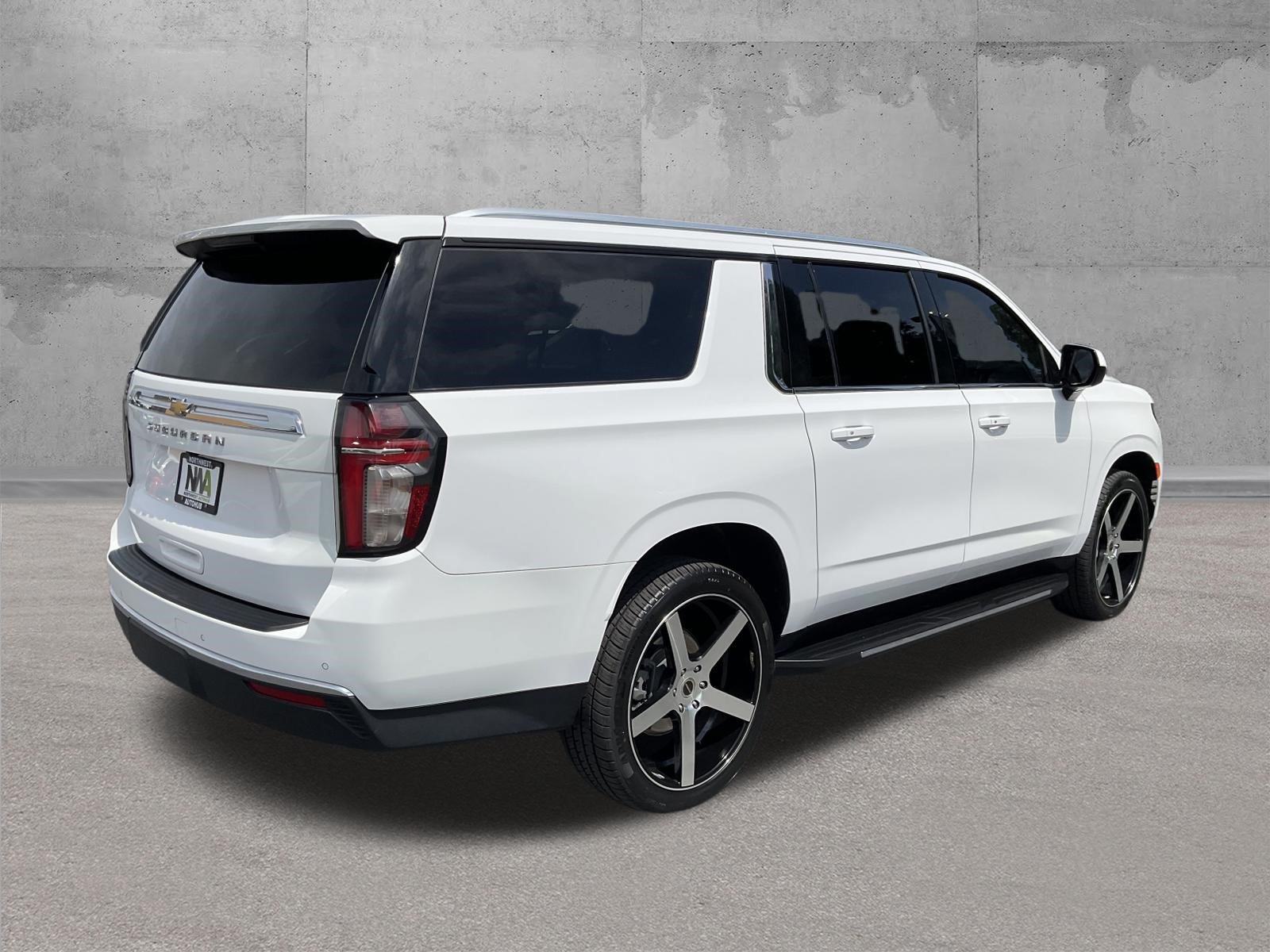 Used 2022 Chevrolet Suburban LS AWD/4WD image 3