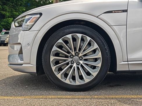 Used 2019 Audi e-tron Prestige w/ Prestige Package AWD/4WD image 95