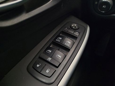 Used 2018 Jeep Cherokee Latitude Plus w/ Cold Weather Group image 27